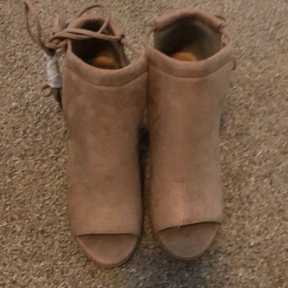 Nude/Tan block heel sandal, size 9. Never worn.